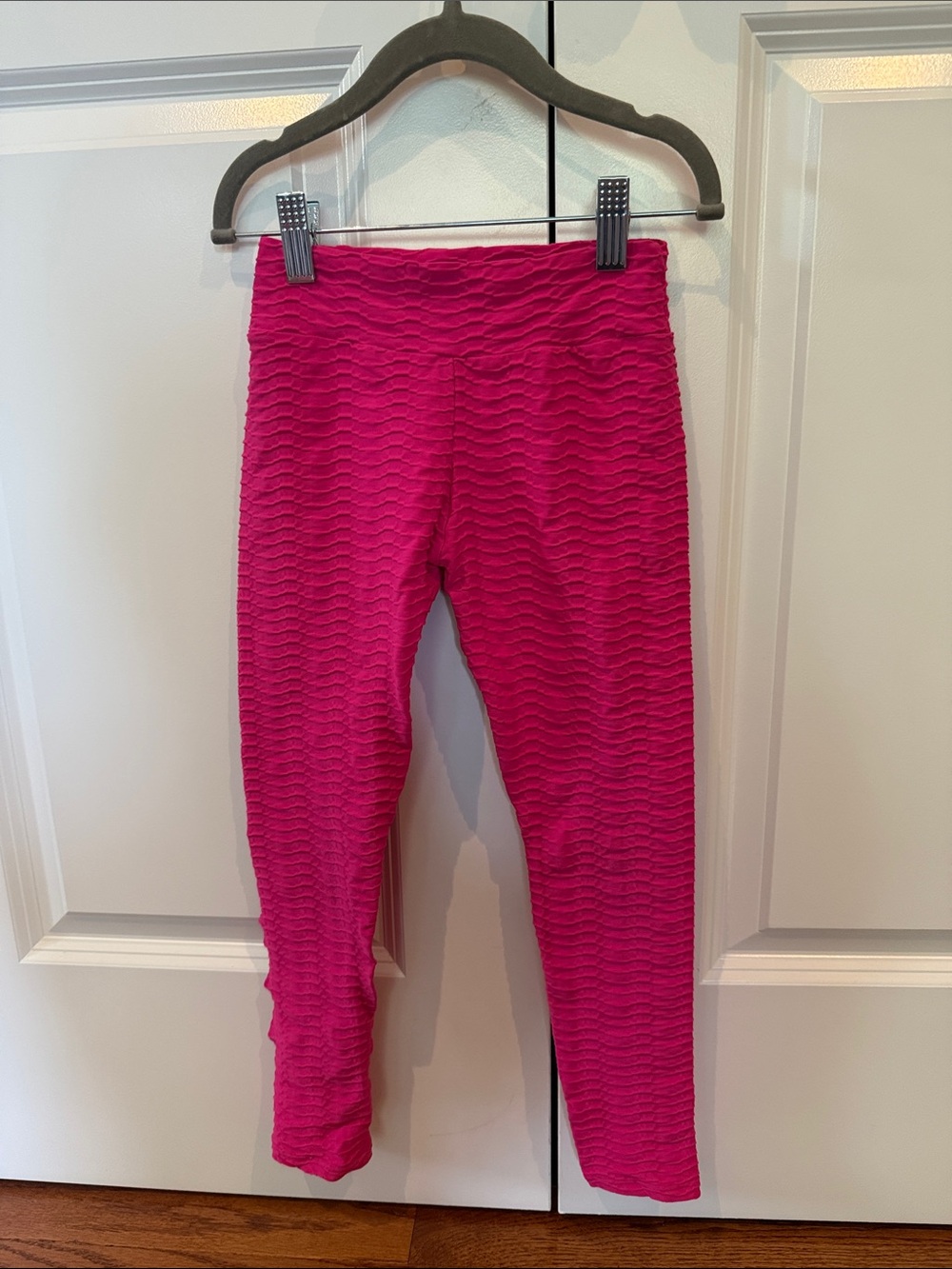 Booty by Brabants Vibrant Hot Pink Textured Kids Leggings size 8-12